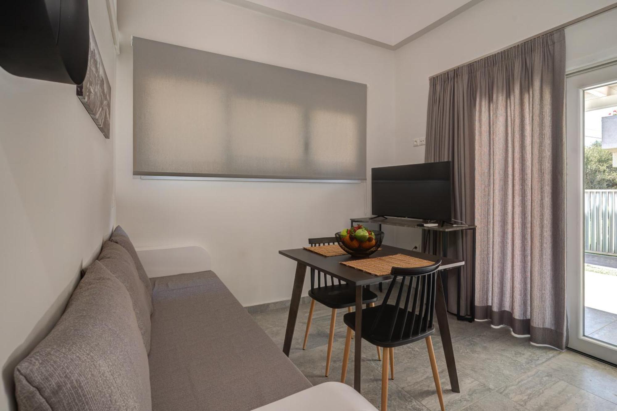 Molos Beachfront Apartments In Diakopto Exteriér fotografie