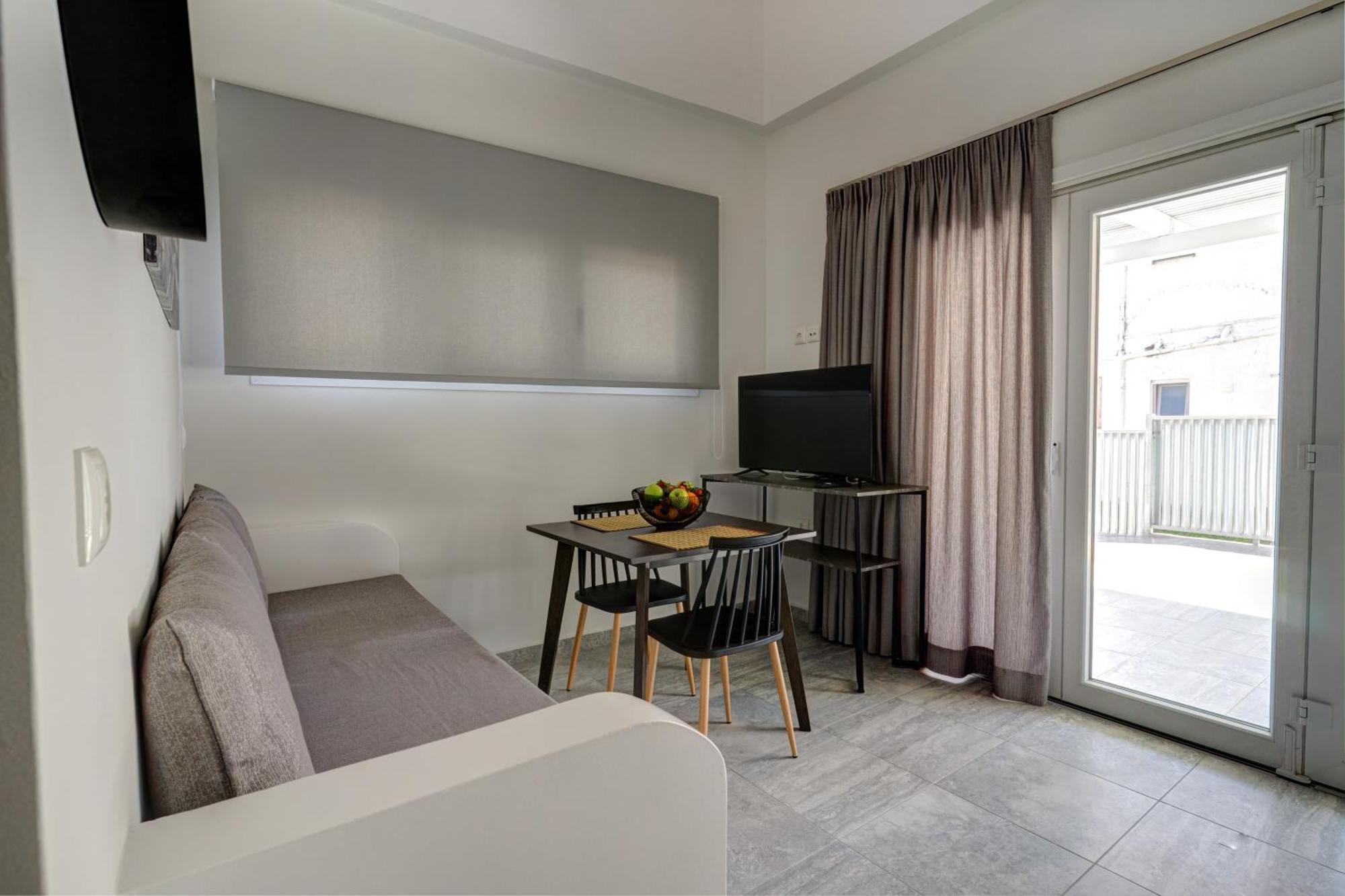 Molos Beachfront Apartments In Diakopto Exteriér fotografie