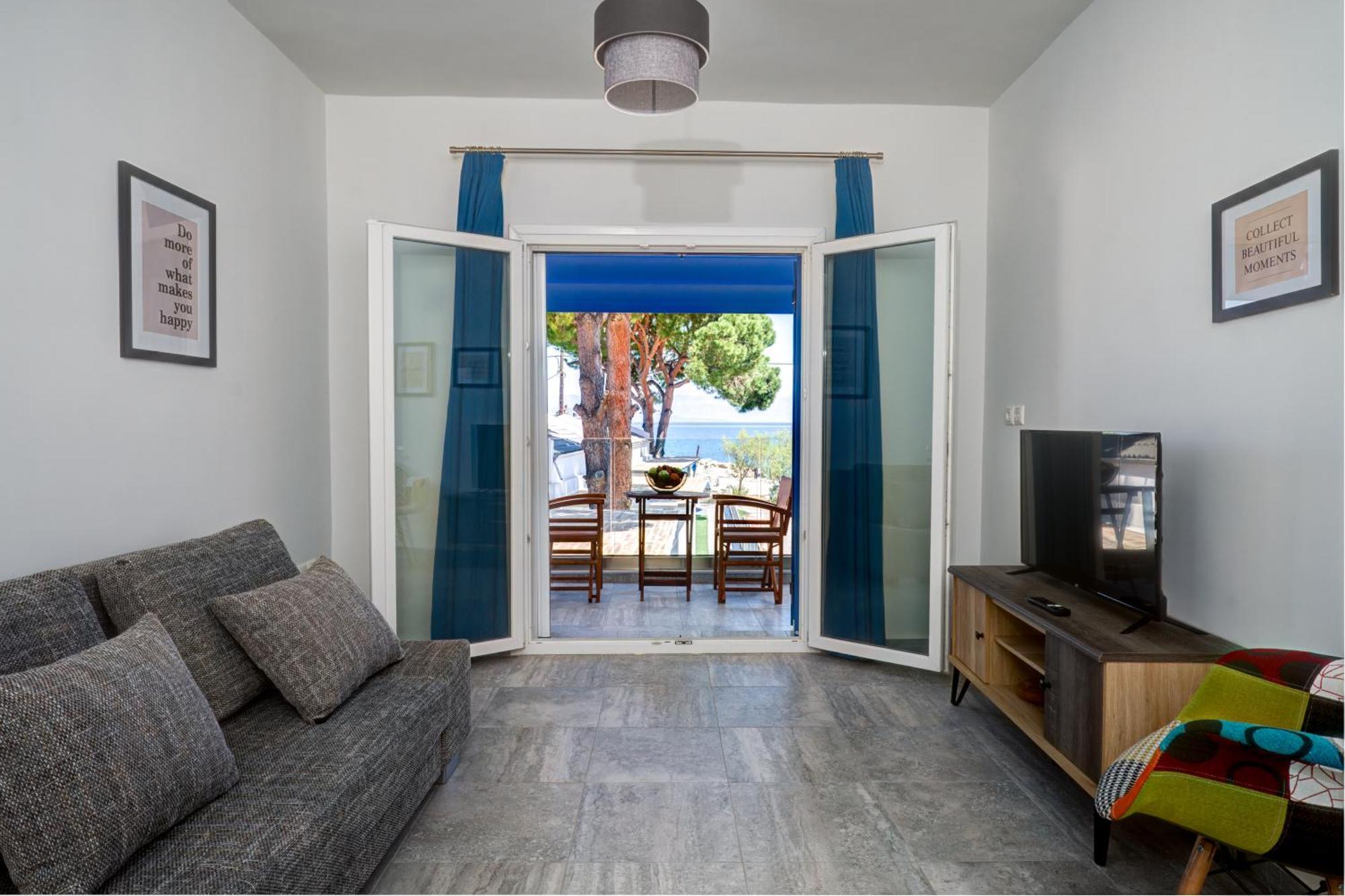 Molos Beachfront Apartments In Diakopto Exteriér fotografie