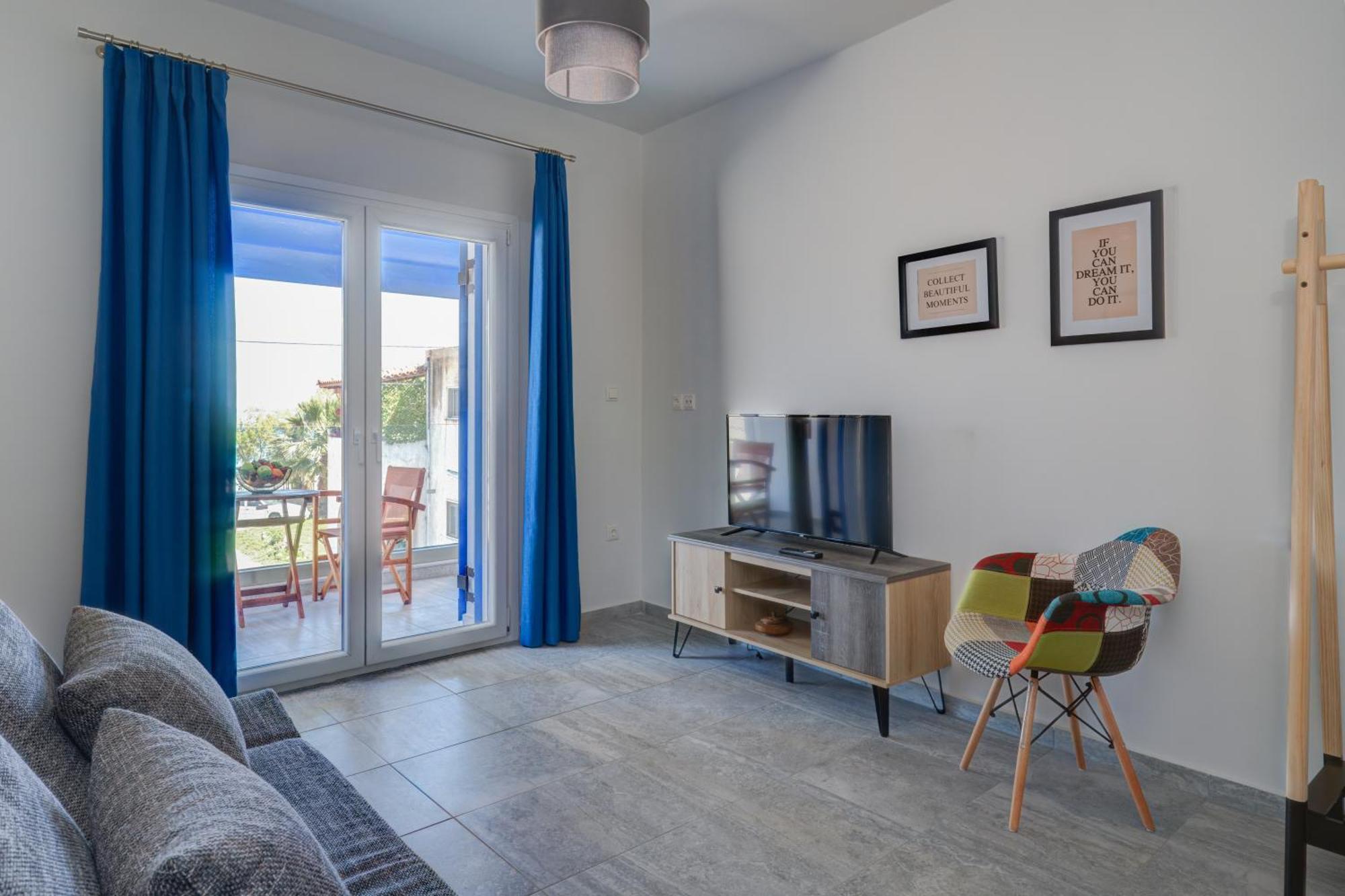 Molos Beachfront Apartments In Diakopto Exteriér fotografie