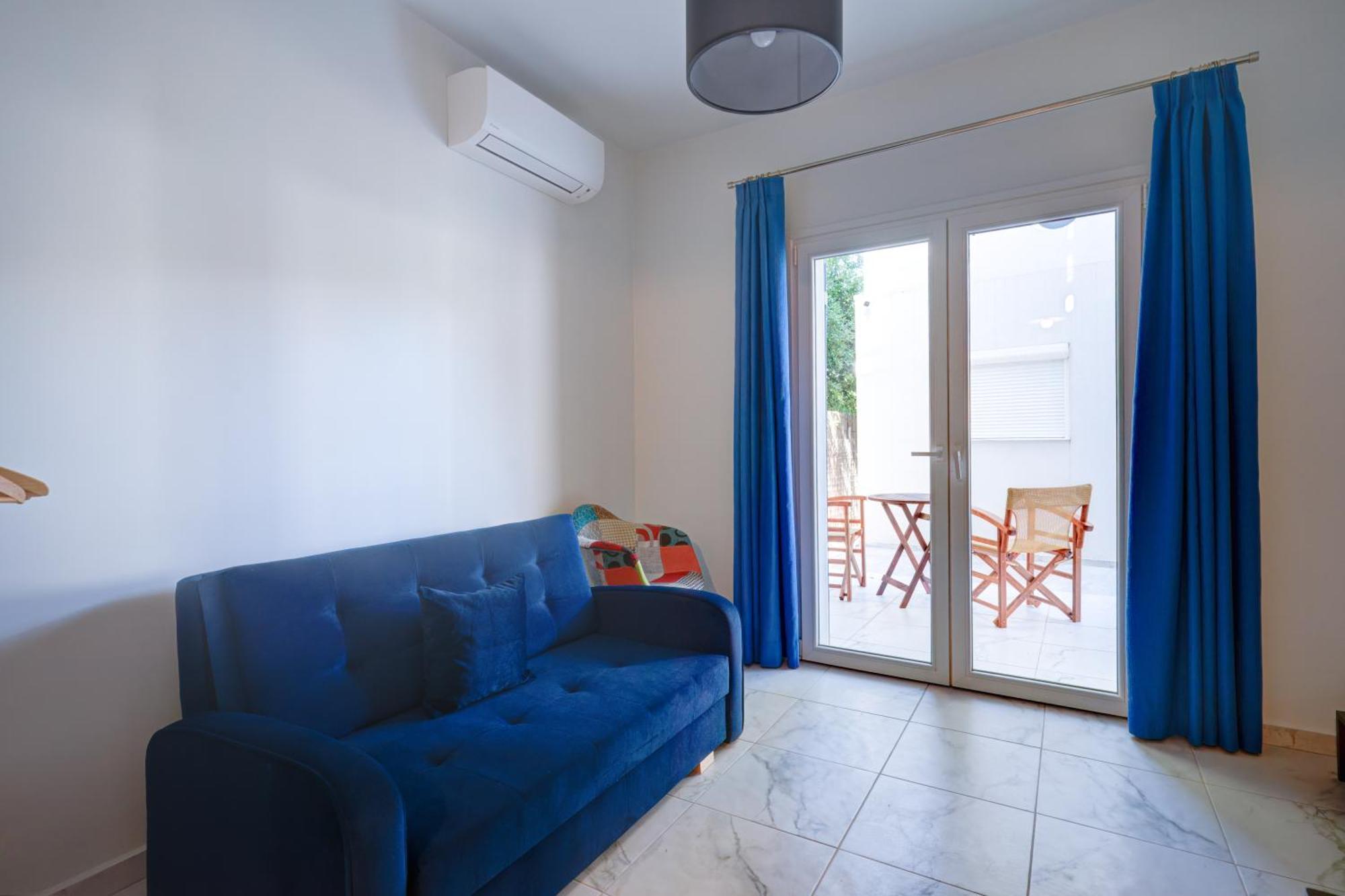 Molos Beachfront Apartments In Diakopto Pokoj fotografie