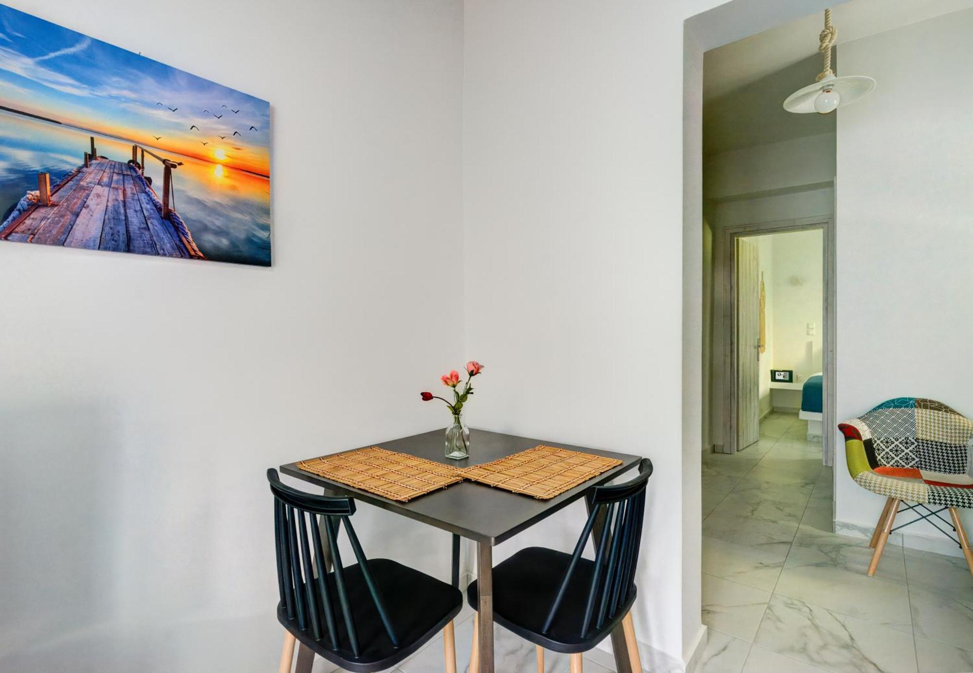 Molos Beachfront Apartments In Diakopto Pokoj fotografie